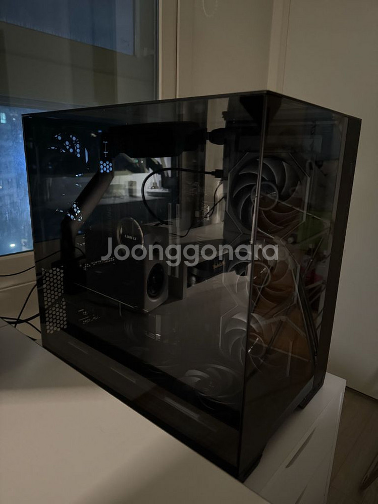 리안리 완본체 9700x 4070--4