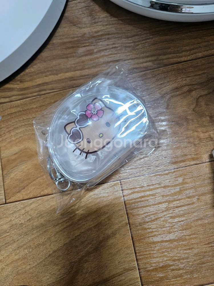 올리브영 태닝 산리오 헬로키티 파우치 미개봉새것 1개--1