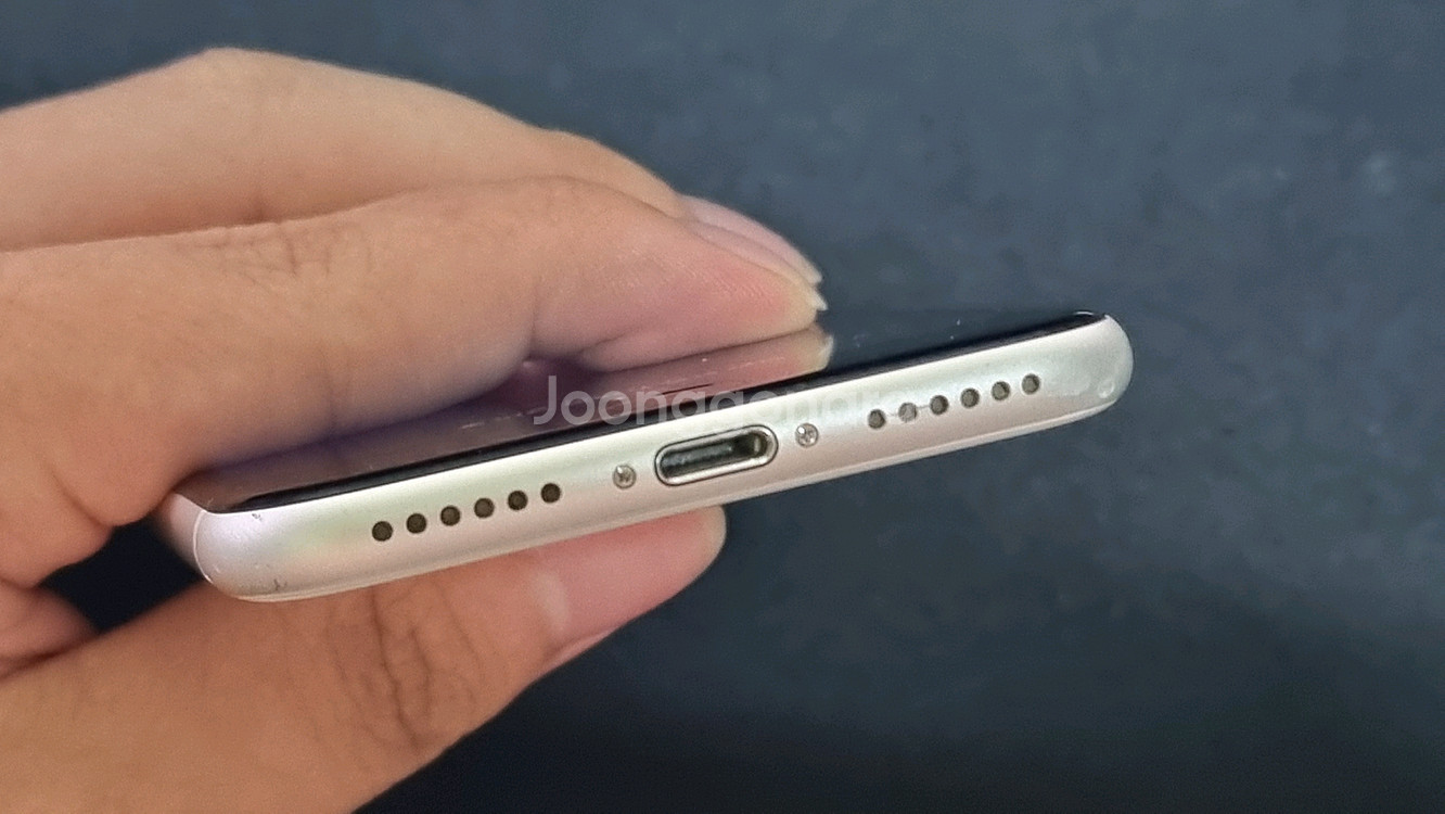 아이폰 SE3 64GB 화이트--7