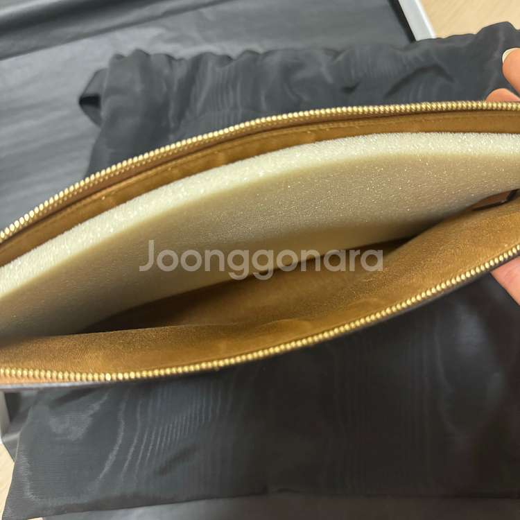 셀린느 트리오페 파우치--1