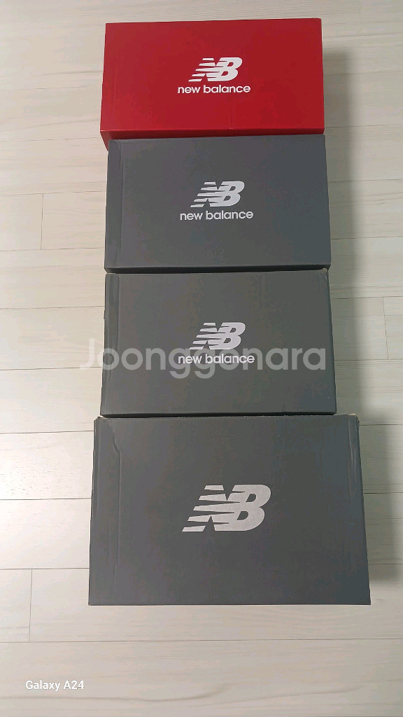 NEWBALANCE 뉴발란스 박스 4개(레드1+그레이3--0