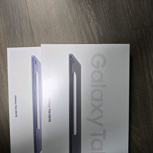 갤럭시탭S10FE WiFi 128 256 미개봉입니다.