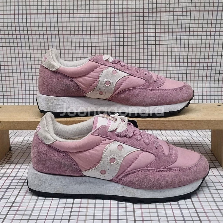 새상품 써코니 오리지널 여성운동화235--0