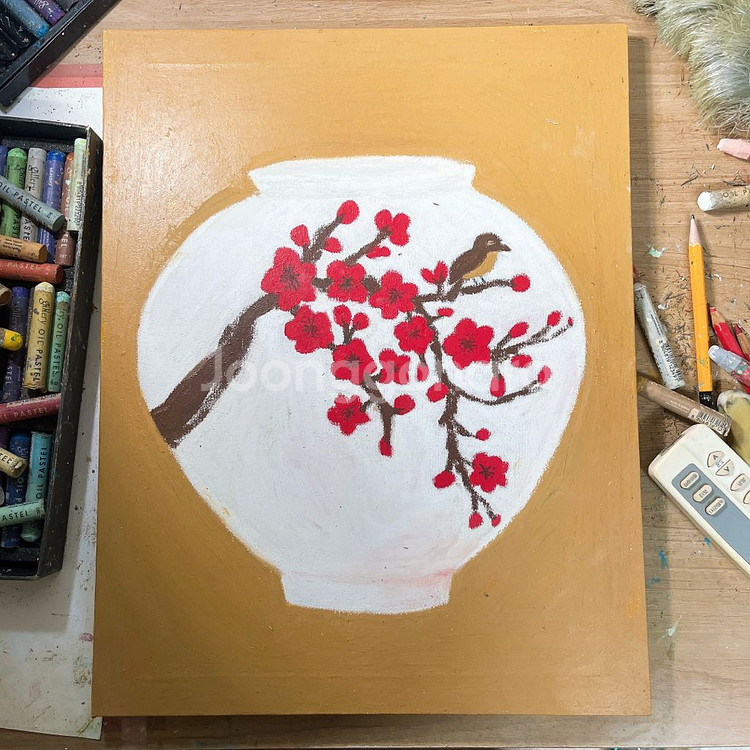 달항아리 위에 핀 매화그림--3