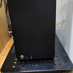 라이젠 9800X3D+지포스 RTX5070 SFF 본체