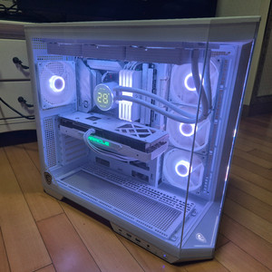 게이밍 컴퓨터 RTX 4070Super 올 화이트