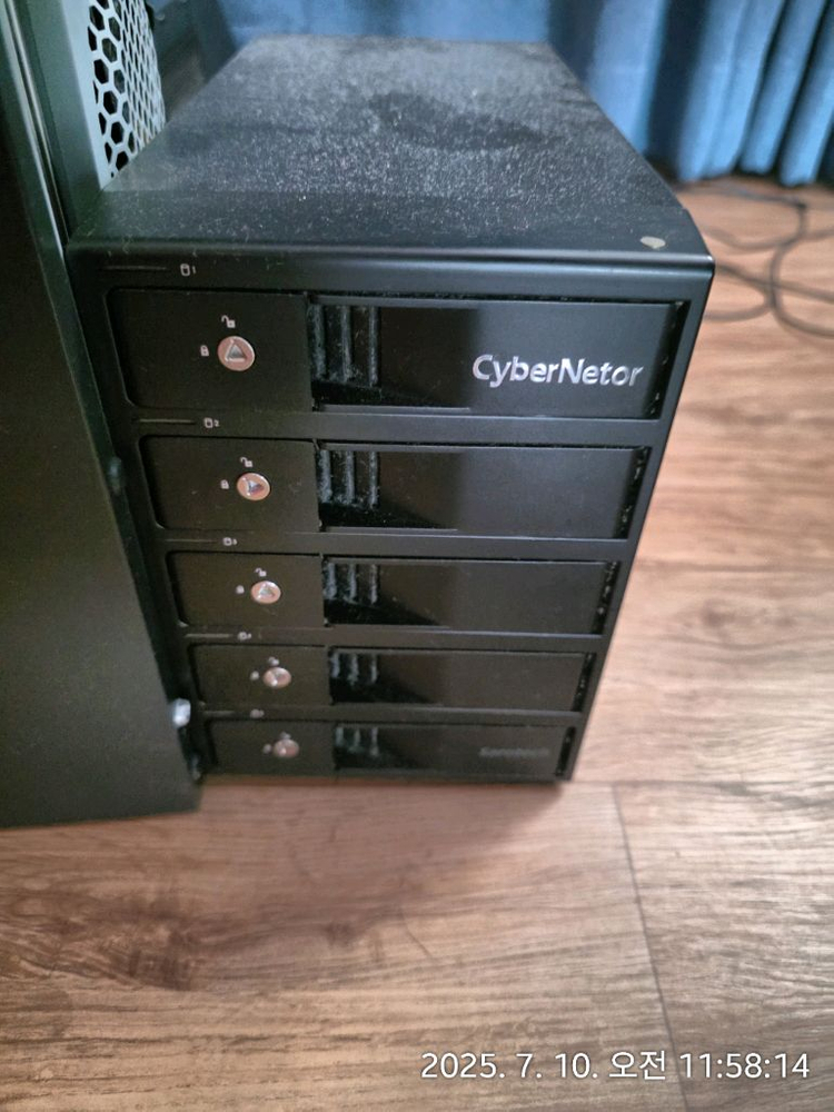 (고장)외장하드 8베이,5베이 10만원에 팔아요--3