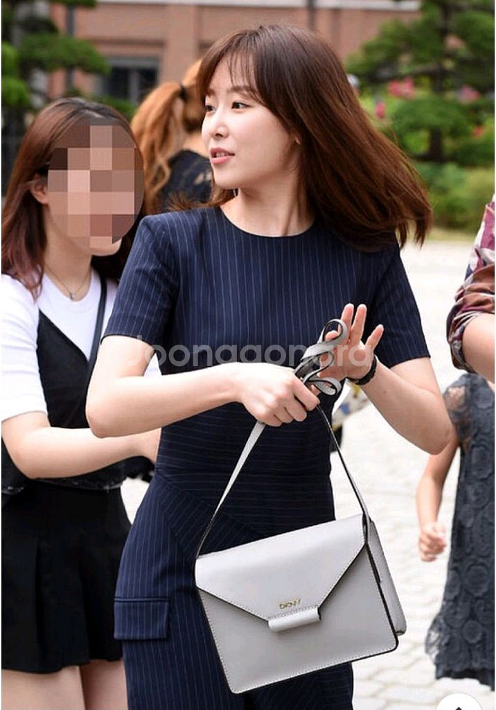 DKNY디케이앤와이 서현진가방--0