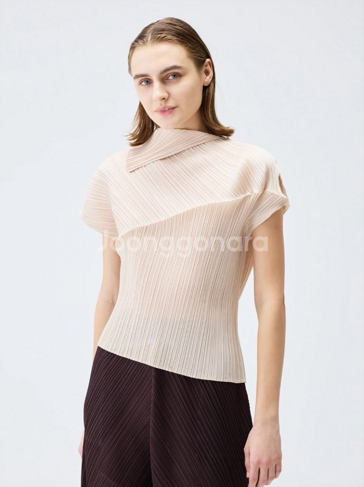 플리츠플리즈 이세이미야케 리프탑 베이지--1