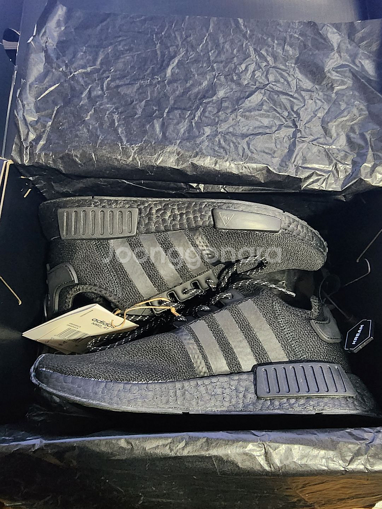 [250] 아디다스 퍼렐 윌리엄스 NMD R1 블랙퓨처--0