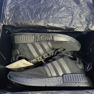 [250] 아디다스 퍼렐 윌리엄스 NMD R1 블랙퓨처