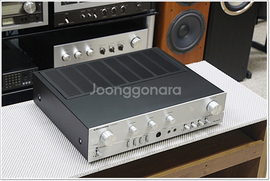 그룬딕 (독일) 아날로그 인티앰프 모델 V2000--5