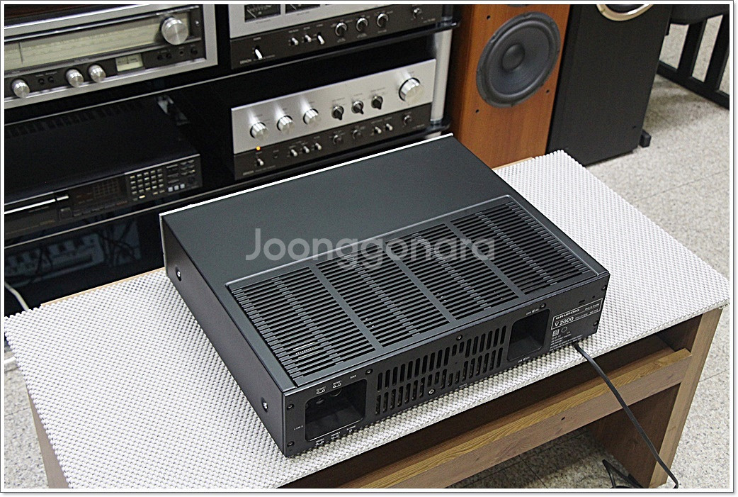 그룬딕 (독일) 아날로그 인티앰프 모델 V2000--7
