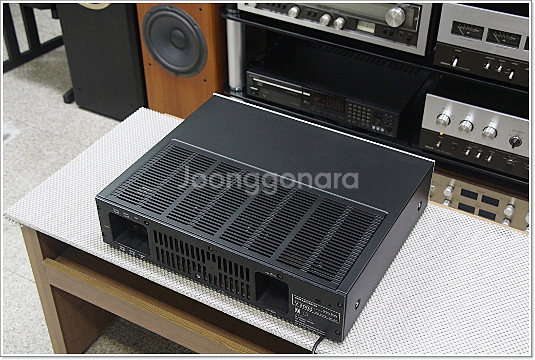 그룬딕 (독일) 아날로그 인티앰프 모델 V2000--8