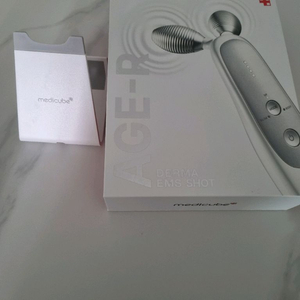 메디큐브 에이지알 더마ems 샷