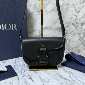 디올 오블리크 새들 미니 플랩 메신저백 크로스백