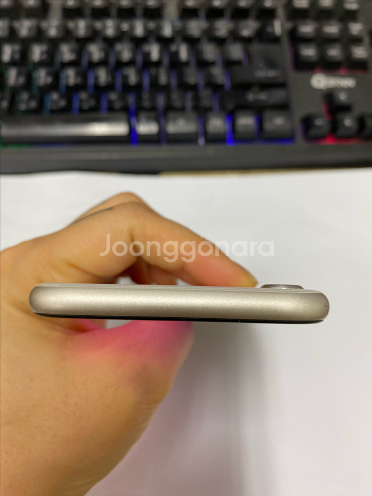 아이폰SE3 스타라이트 A급 64GB 무잔상--3
