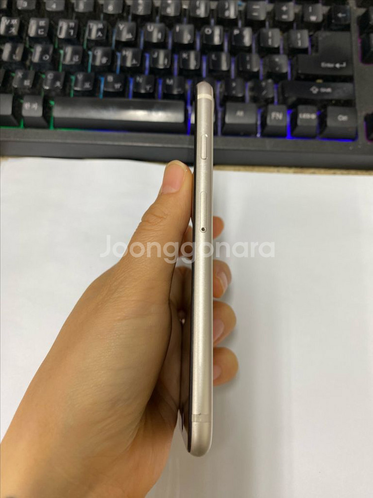 아이폰SE3 스타라이트 A급 64GB 무잔상--5