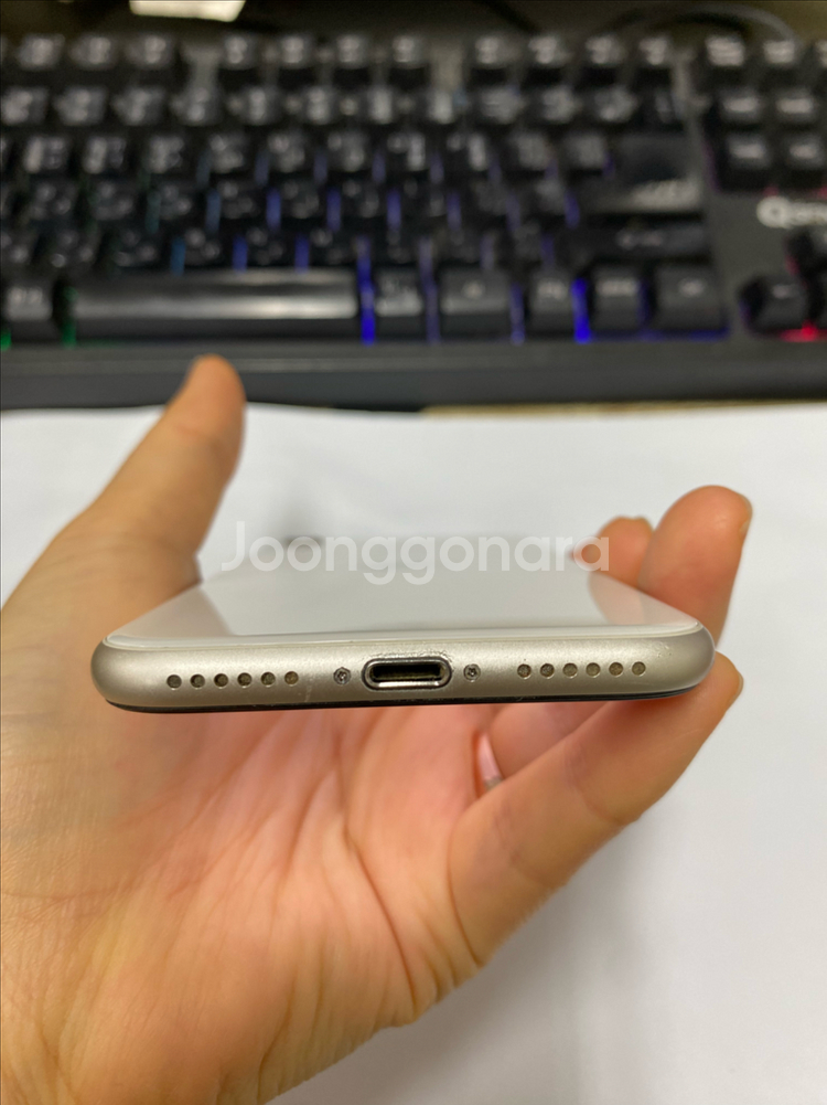 아이폰SE3 스타라이트 A급 64GB 무잔상--6