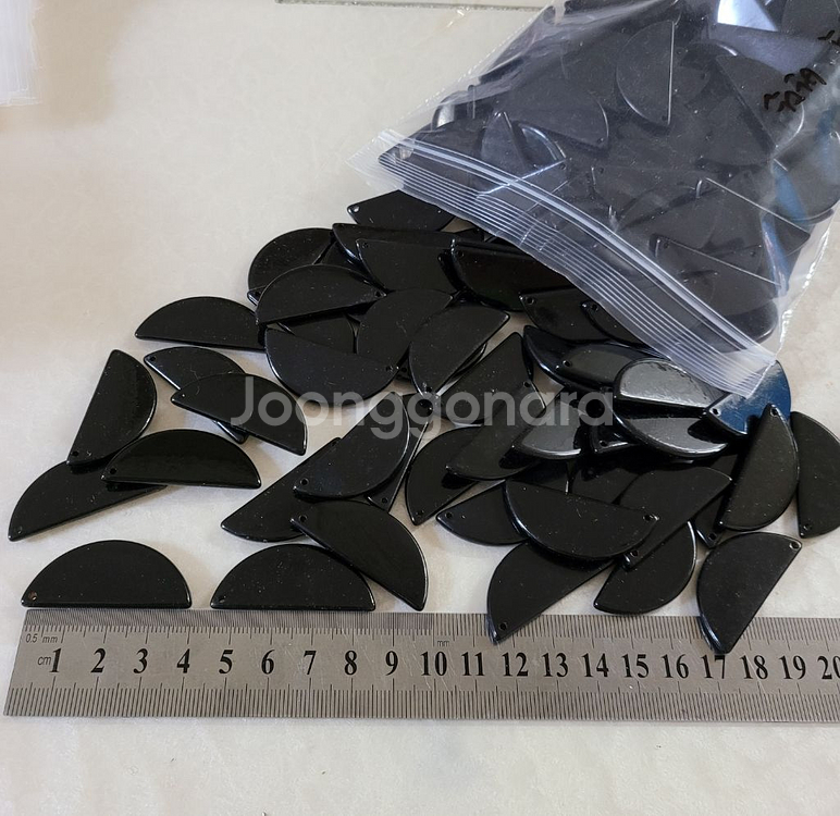 플라스틱장식 반달모양 블랙색상 250개--0