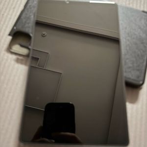 y700