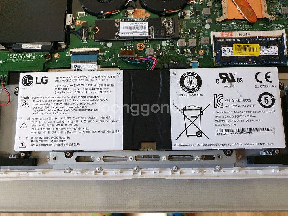 Lg 15u560 탑제된 배터리--0