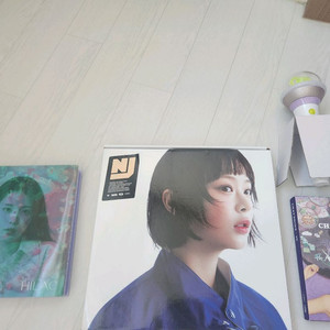 아이유 앨범, 포카, 응원봉/뉴진스 하니 버전 앨범