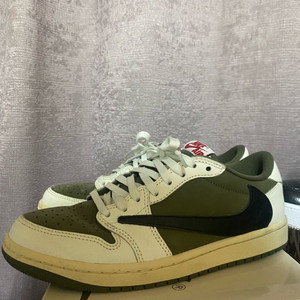 트래비스 스캇 올리브 255mm
