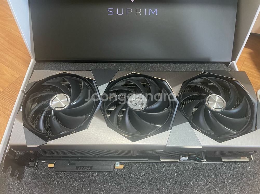 rtx 4090 슈프림 x 팝니다--1