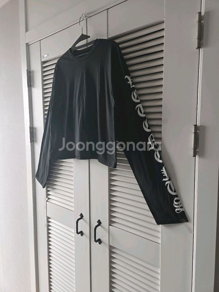 시선강탈! 한쪽 팔 전체를 휘감는 고딕레터링 크롭 롱슬--1