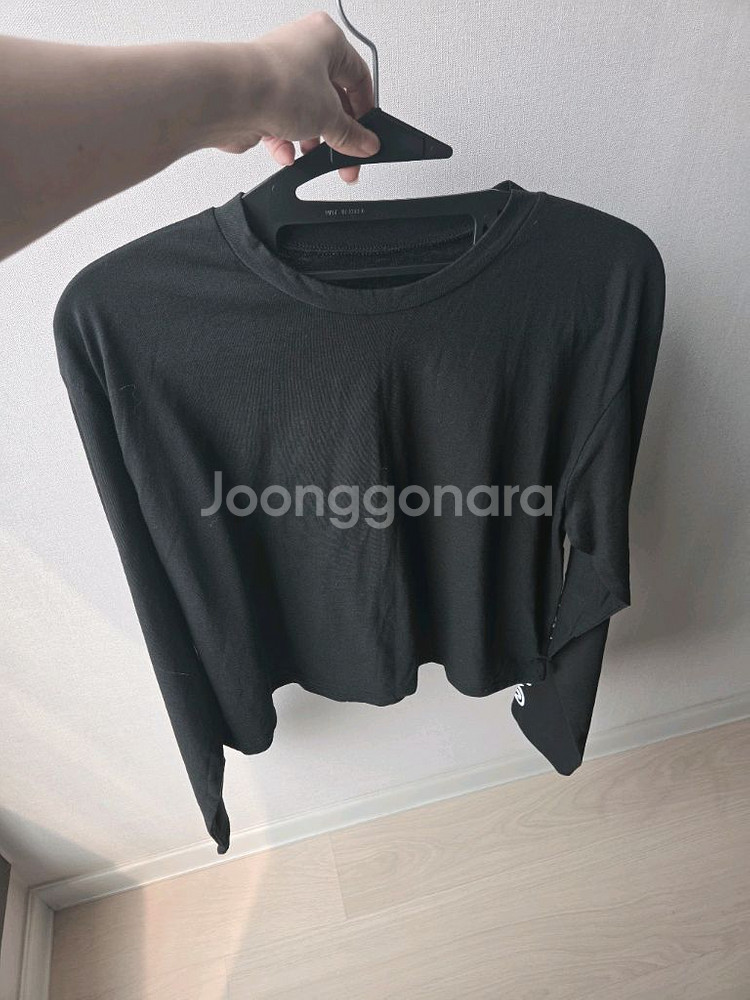 시선강탈! 한쪽 팔 전체를 휘감는 고딕레터링 크롭 롱슬--6