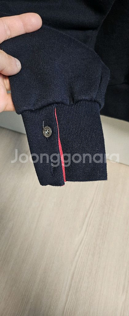 톰브라운 맨투맨 팝니다--2