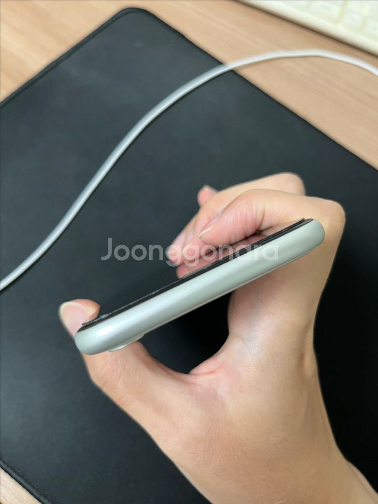 아이폰xr 64g 화이트--3