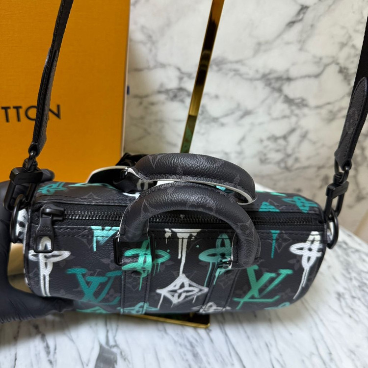 루이비통 이클립스 그래피티 반둘리에 멀티컬러 키폴 25 이미지