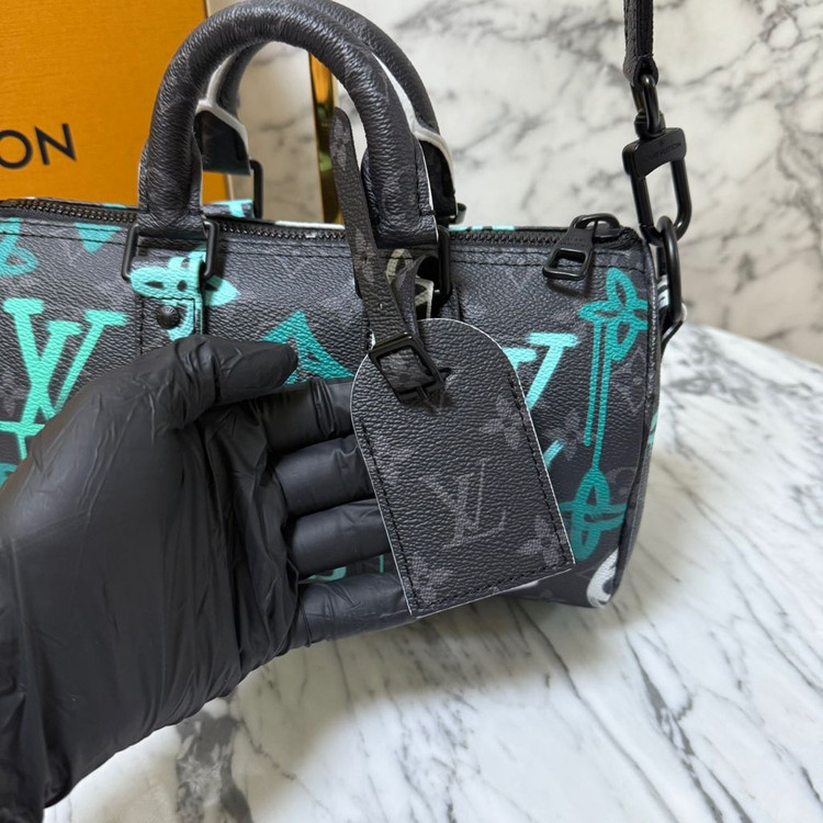 루이비통 이클립스 그래피티 반둘리에 멀티컬러 키폴 25 이미지