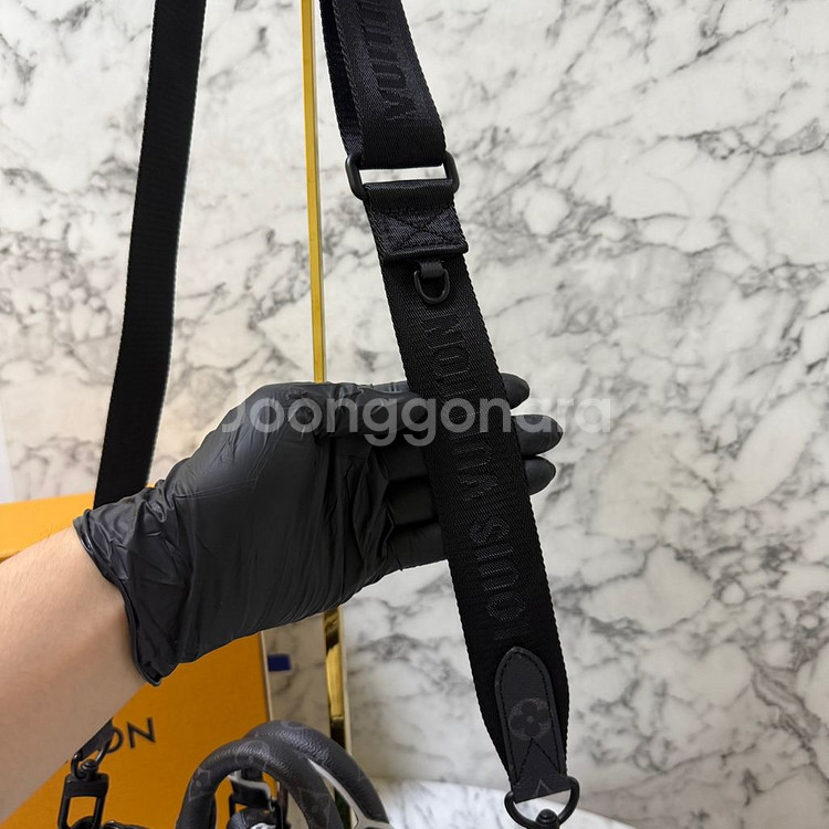 루이비통 이클립스 그래피티 반둘리에 멀티컬러 키폴 25--8