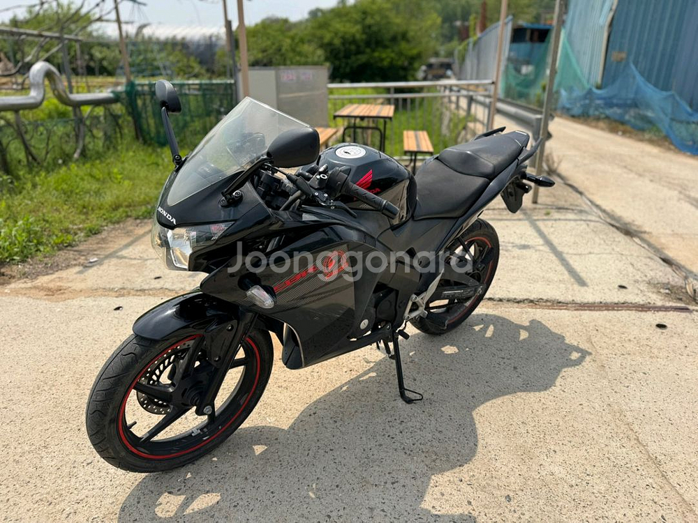 혼다 cbr125 16년형 블랙컬러 판매합니다--3