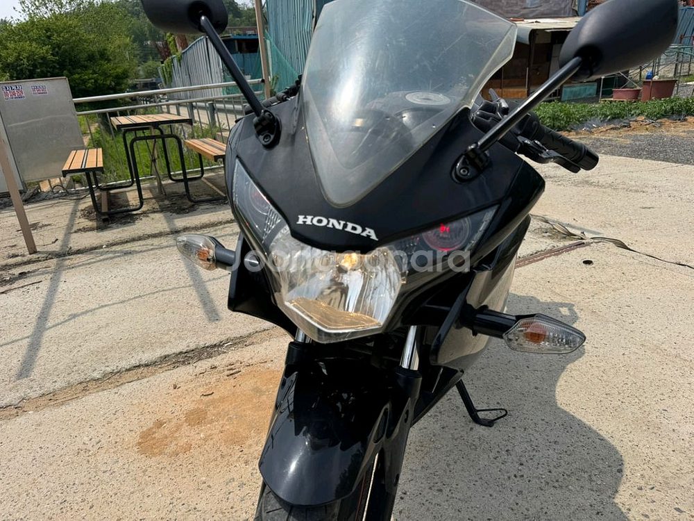 혼다 cbr125 16년형 블랙컬러 판매합니다--8