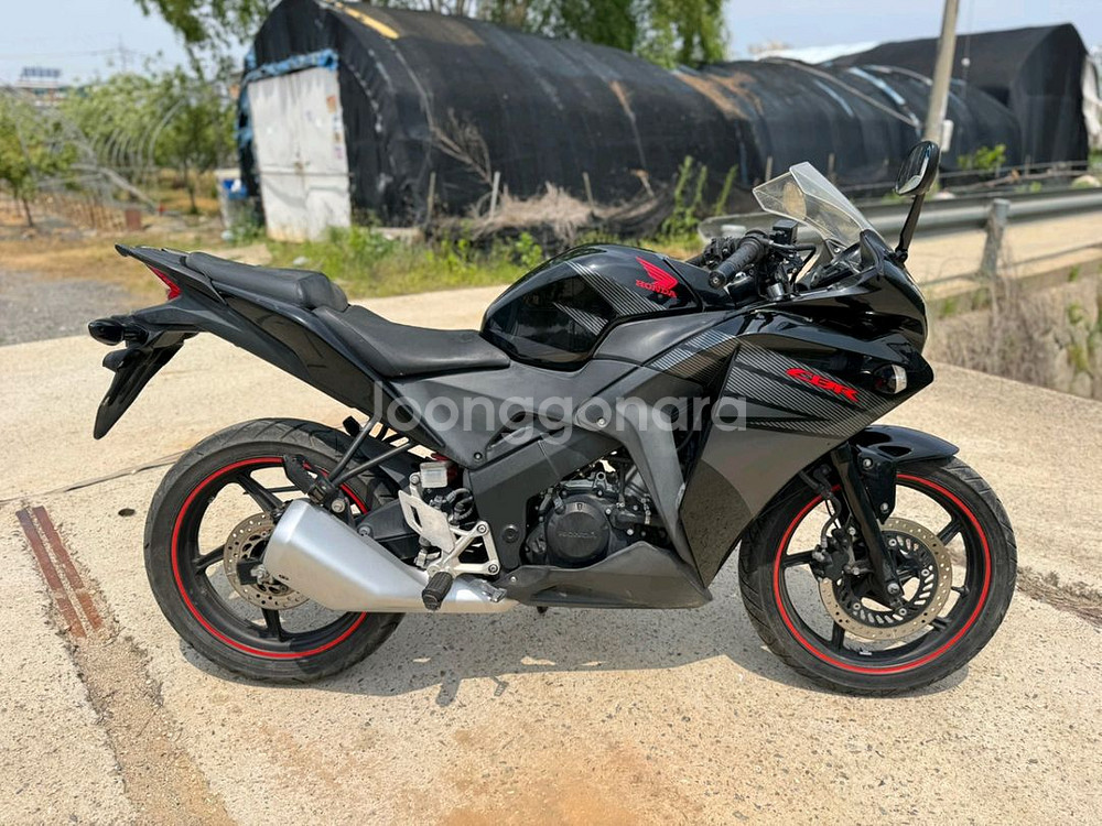 혼다 cbr125 16년형 블랙컬러 판매합니다--7