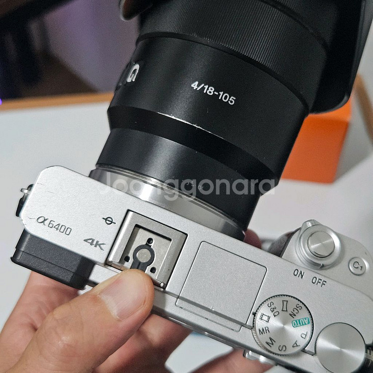 소니 Sony A6400 + 18-105mm--1