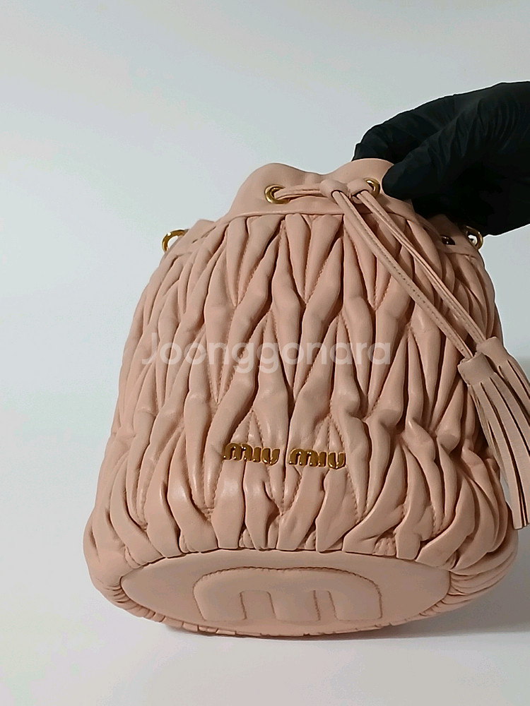 미우미우 마틀라쎄 나파 버킷백--0