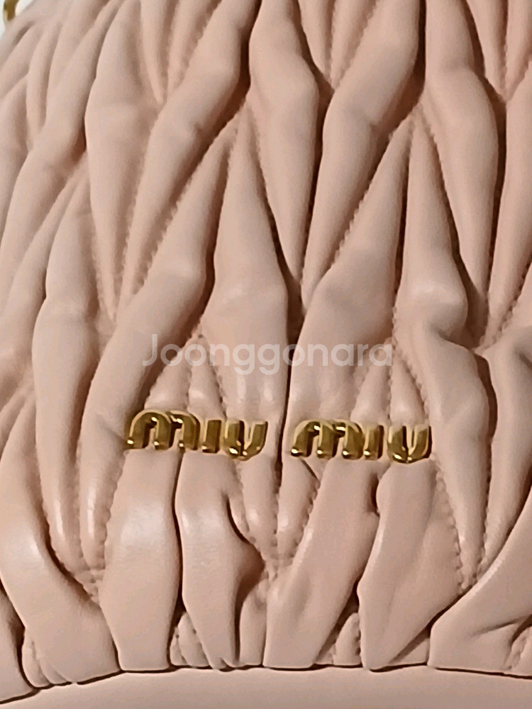 미우미우 마틀라쎄 나파 버킷백--1