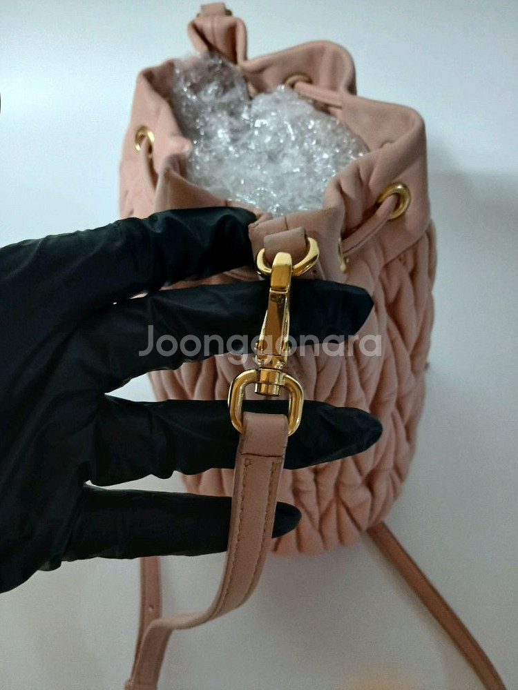 미우미우 마틀라쎄 나파 버킷백--2