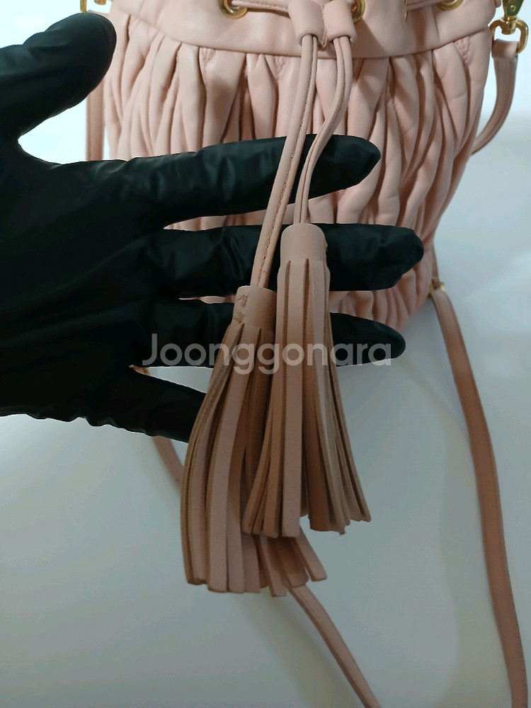 미우미우 마틀라쎄 나파 버킷백--3