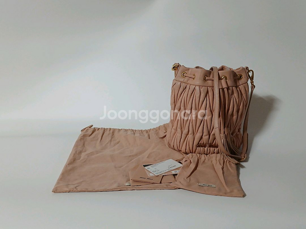 미우미우 마틀라쎄 나파 버킷백--6