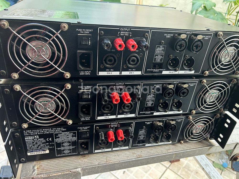 인터엠 M700 2대 M500 1대 파워앰프3대입니다.--1