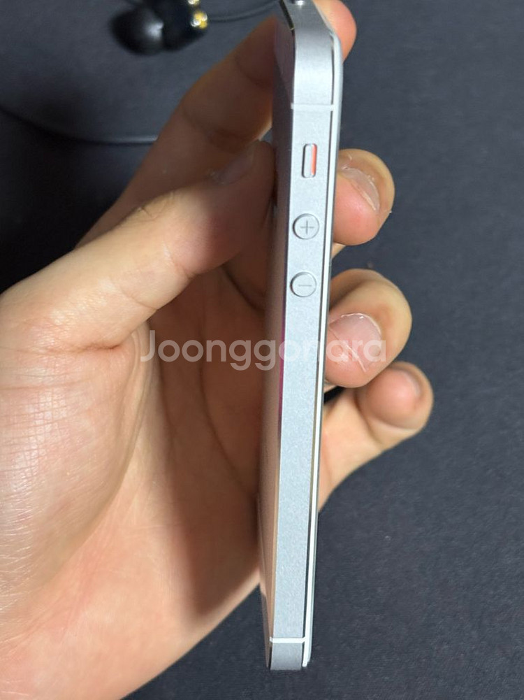 아이폰5s 화면 안켜짐으로 판매합니다--3