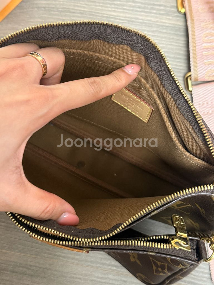 루이비통 멀티 포쉐트 악세수아 핑크--1