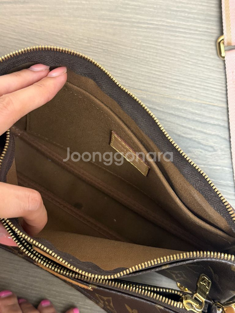 루이비통 멀티 포쉐트 악세수아 핑크--3