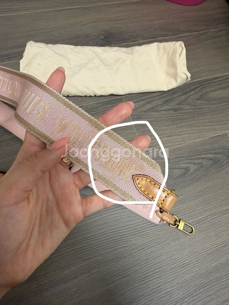 루이비통 멀티 포쉐트 악세수아 핑크--7
